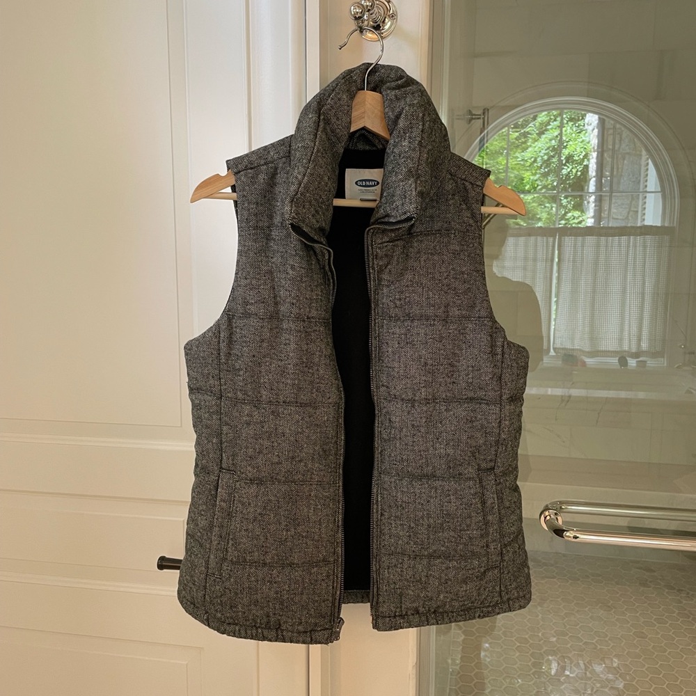 Old Navy Houndstooth Puffer Vest